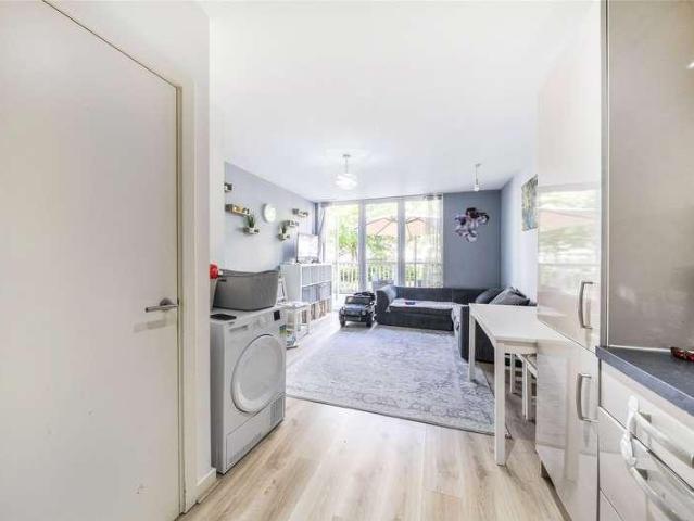 Flat for sale in Kingsbury, Greater London