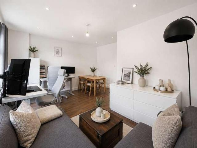Flat for sale in Notting Hill, Greater London