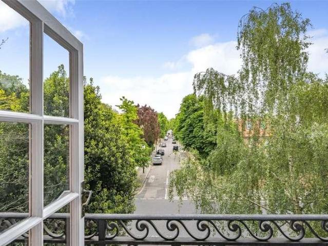 Flat for sale in St. John's Wood, Greater London