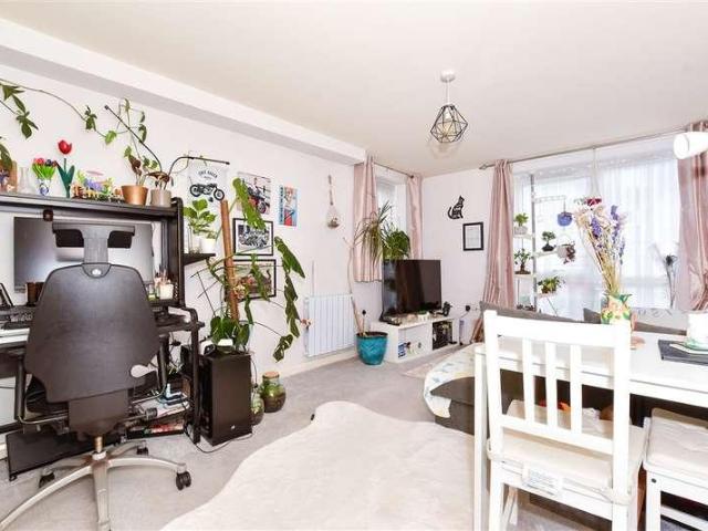 Flat for sale in Ringlestone, Maidstone