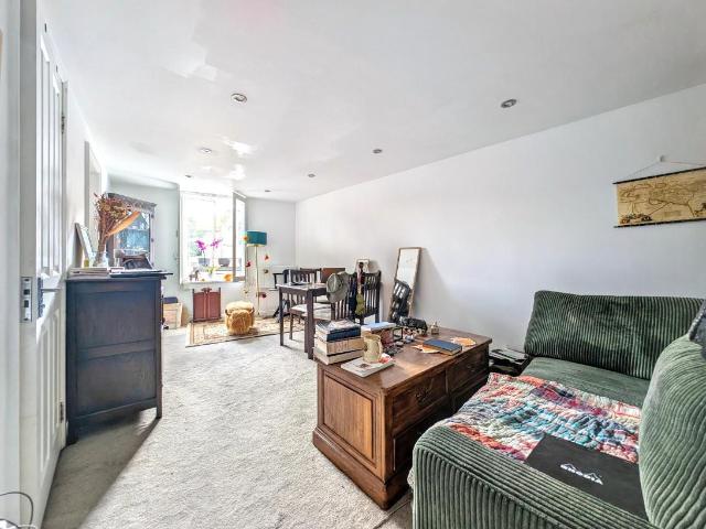 Flat for sale in London Borough of Wandsworth, Greater London