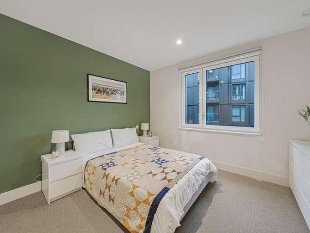 Flat for sale in London Borough of Lewisham, New Cross