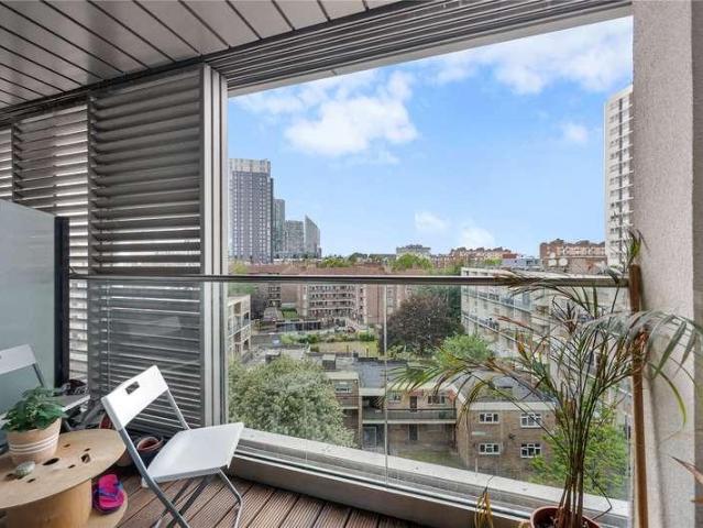 Flat for sale in Hoxton, Greater London
