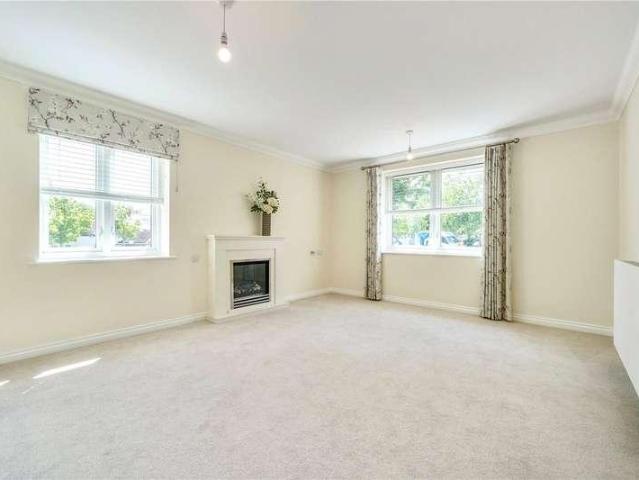 Flat for sale in Berrick Salome, Oxfordshire