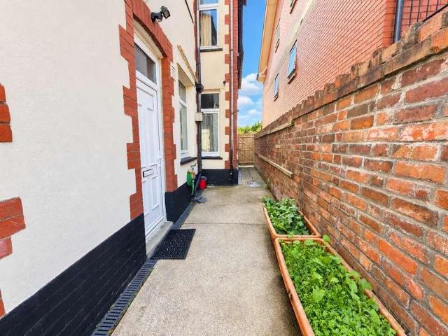 Flat for sale in Gabalfa, Cardiff
