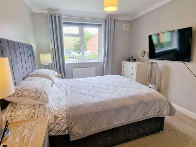 Flat for sale in Berrick Salome, Oxfordshire