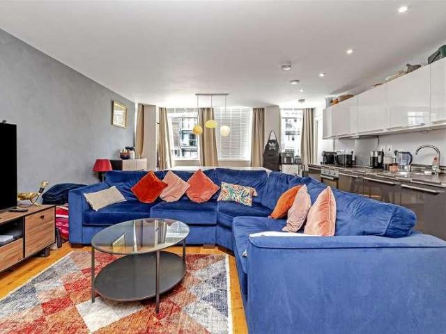 Flat for sale in St Albans, Five Acres