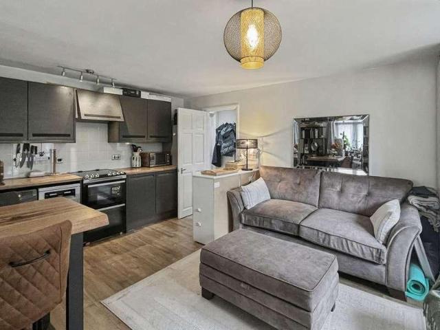 Flat for sale in High Wycombe Community Board, Loudwater
