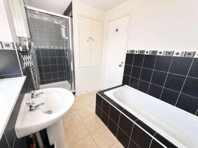 Flat for sale in Cross In Hand, East Sussex
