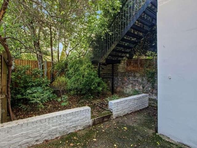 Flat for sale in Islington, Greater London