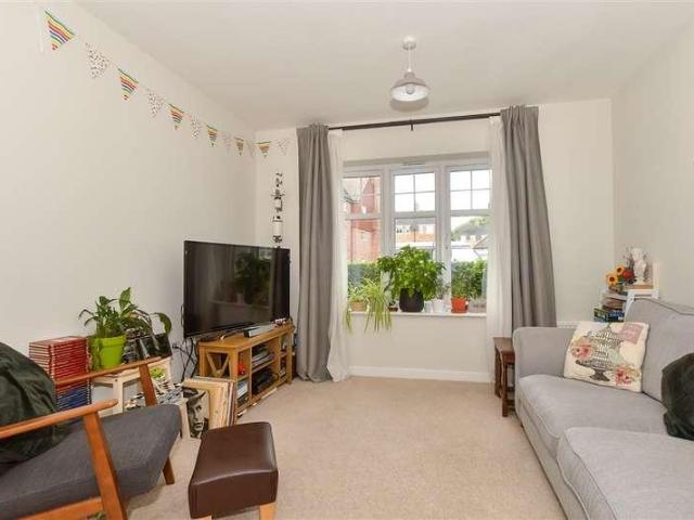 Flat for sale in Horsham, West Sussex