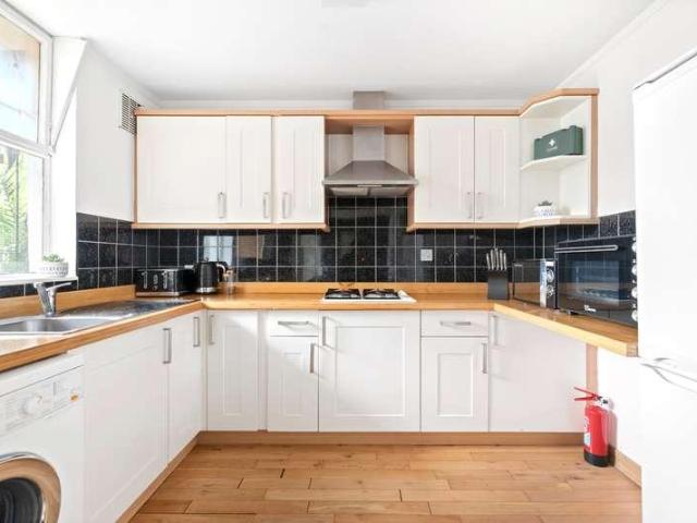 Flat for sale in Kentish Town, Greater London