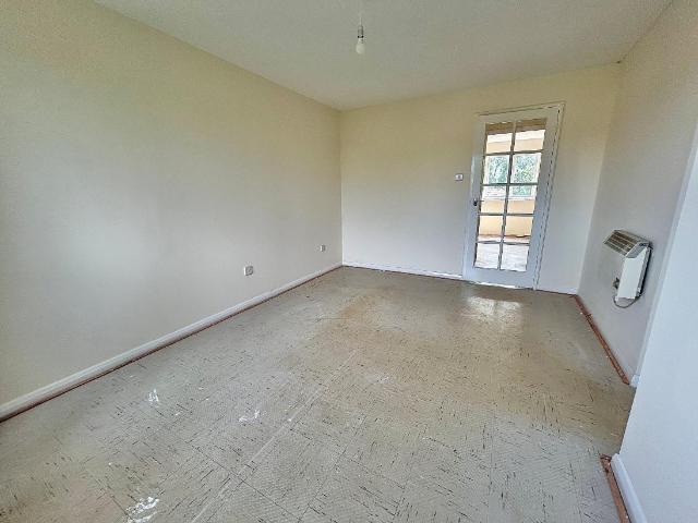 Flat for sale in Grays, Essex