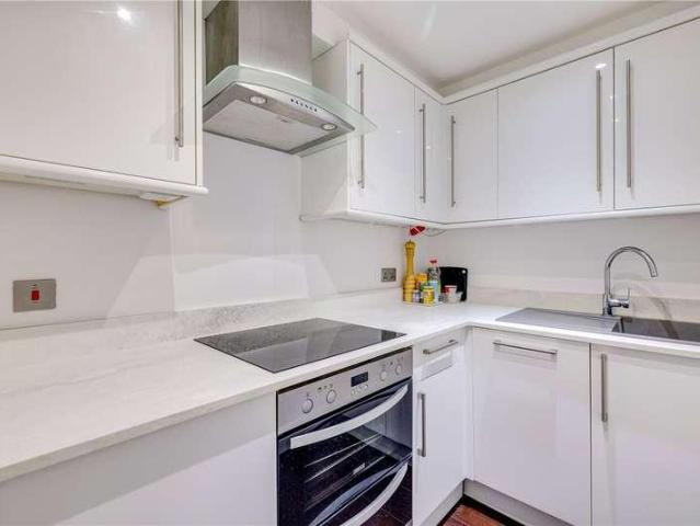 Flat for sale in Fulham, Greater London