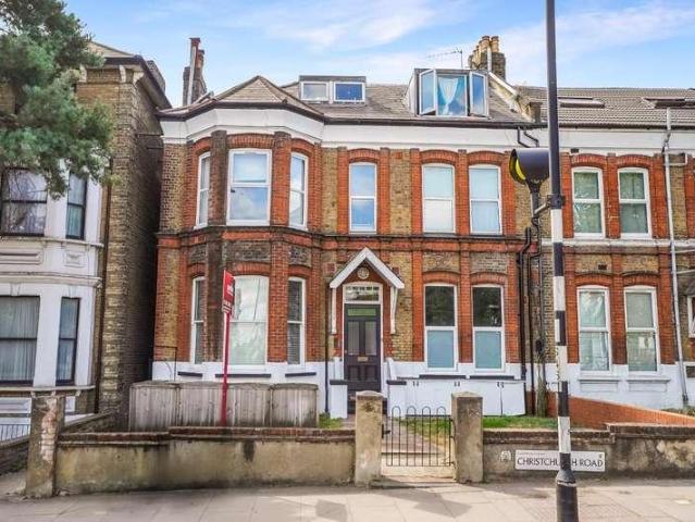 Flat for sale in Tulse Hill, Greater London