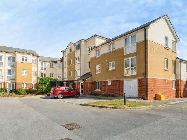 Flat for sale in Gorseinon, Wales