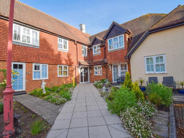 Flat for sale in The Butts, Kent