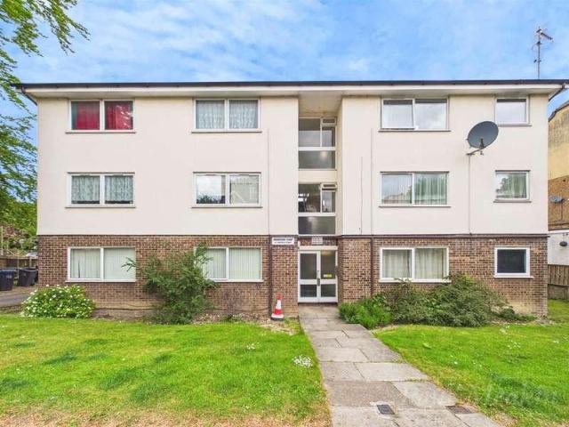 Flat for sale in London Borough of Croydon, Sanderstead