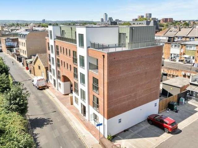 Flat for sale in Leyton, Greater London