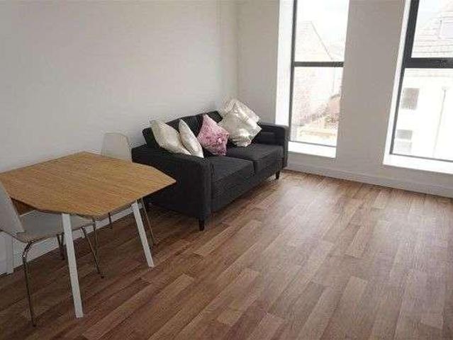 Flat for sale in Kensington, Calderstones