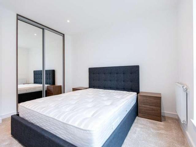 Flat for sale in London Borough of Ealing, Greater London