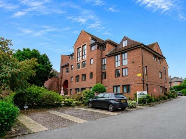 Flat for sale in Colwyn Bay, Wales