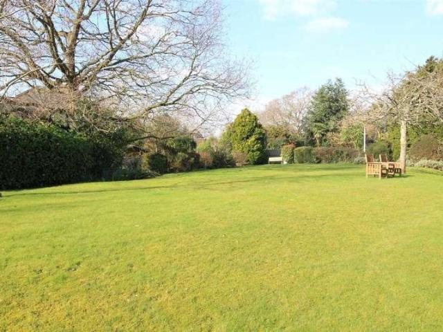 Flat for sale in Fox Pond, New Forest