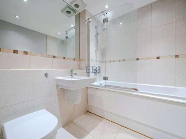 Flat for sale in Charlotteville, Guildford