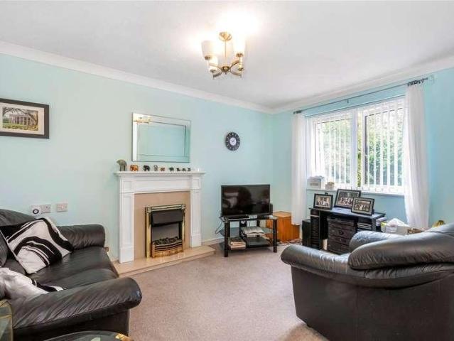 Flat for sale in London Borough of Croydon, Purley
