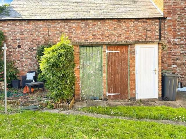 Flat for sale in Elmfield, Leicestershire