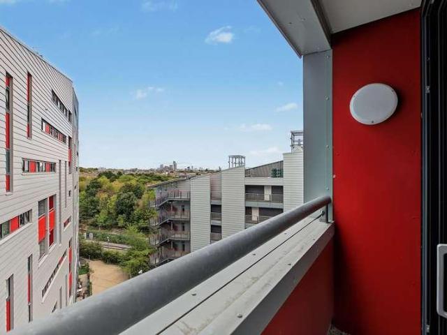 Flat for sale in London Borough of Islington, Greater London