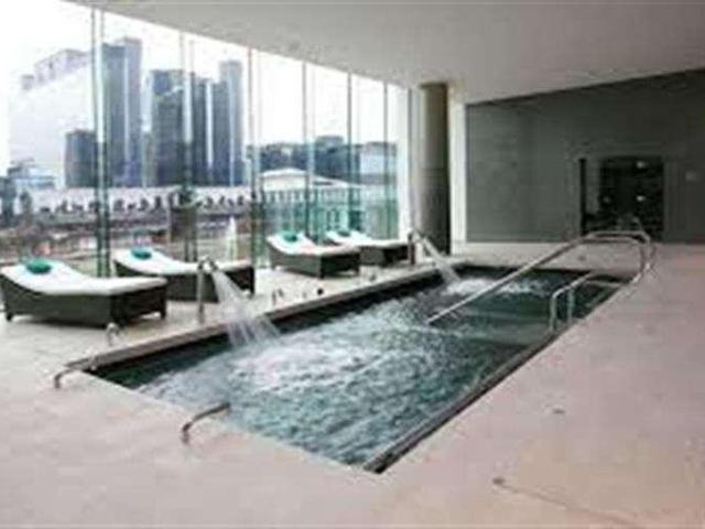 Flat for sale in Isle Of Dogs, Greater London