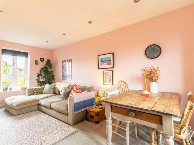 Flat for sale in Wymans Brook, Cheltenham