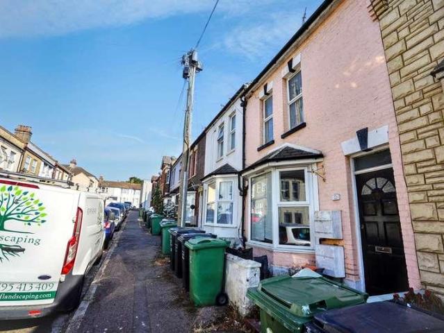 Flat for sale in Old Town, Heathlands