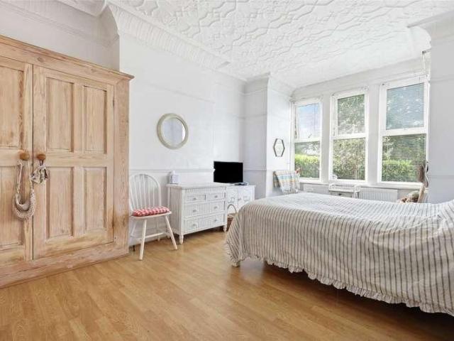 Flat for sale in Alton Barnes, Essex