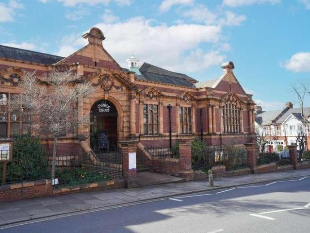 Flat for sale in Tulse Hill, Greater London