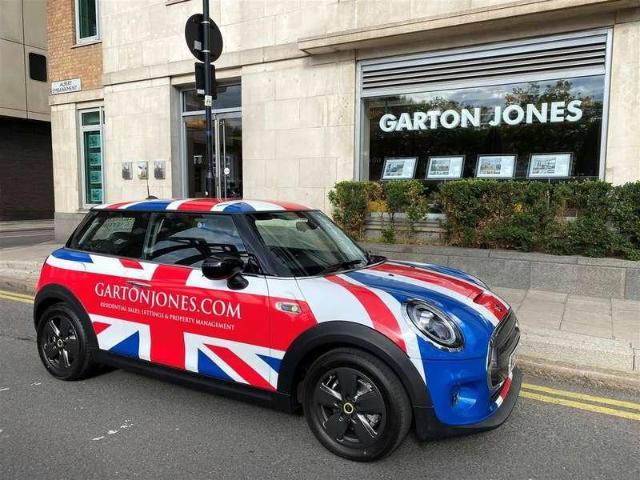 Flat for sale in Nine Elms, Greater London