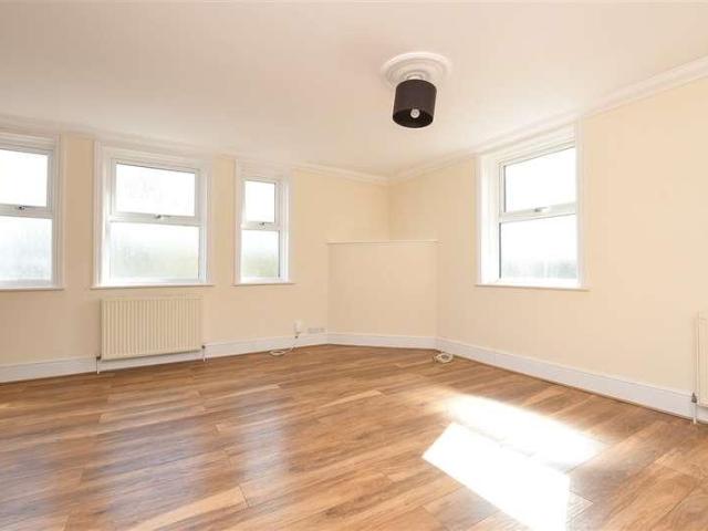 Flat for sale in Reigate, Reigate and Banstead