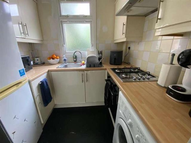 Flat for sale in Dagenham, Greater London