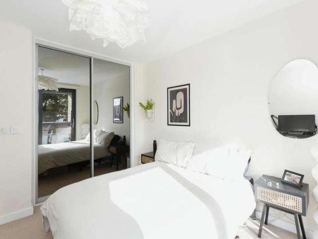 Flat for sale in Bromley-by-Bow, Limehouse