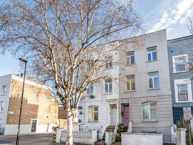 Flat for sale in Holloway, Greater London
