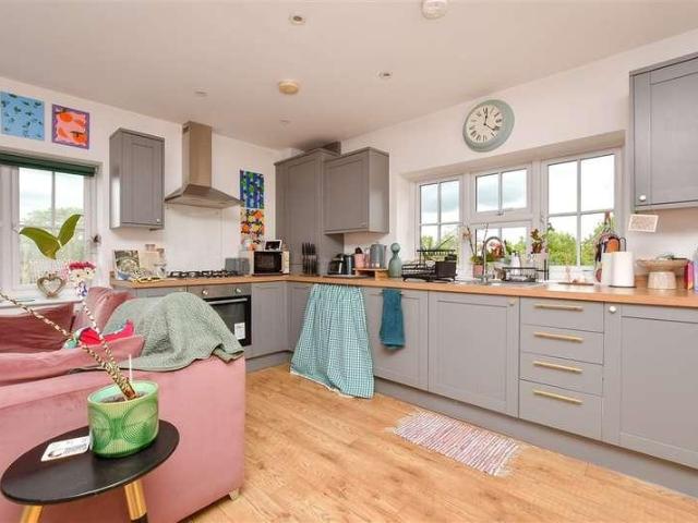 Flat for sale in Red Hill, Surrey