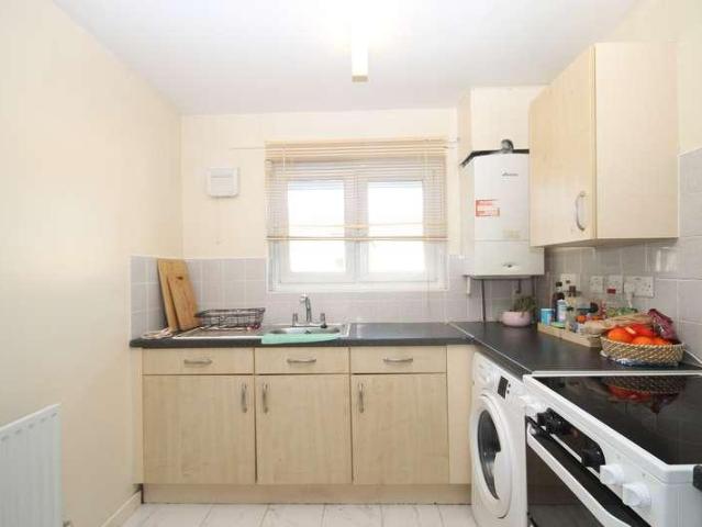 Flat for sale in London Borough of Ealing, Greenford