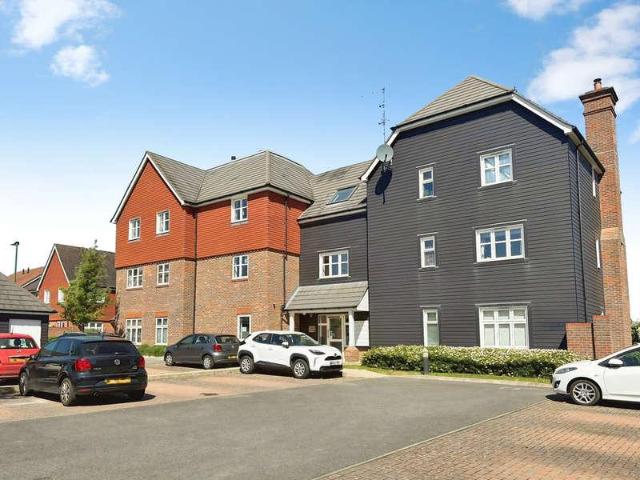 Flat for sale in Horsham, West Sussex