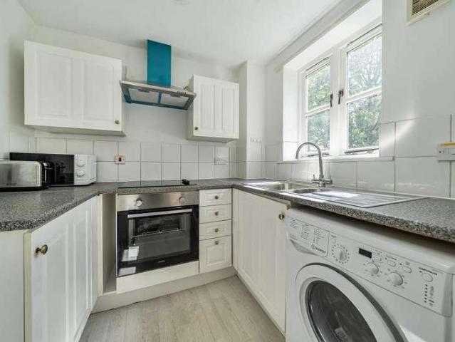 Flat for sale in Winkfield