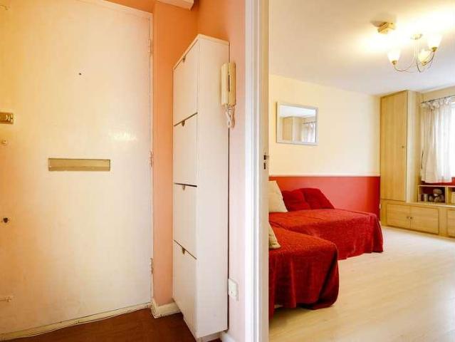 Flat for sale in Freezywater, Greater London