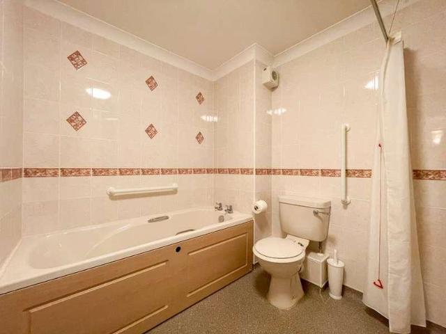 Flat for sale in Windmill Hill, Hamerton