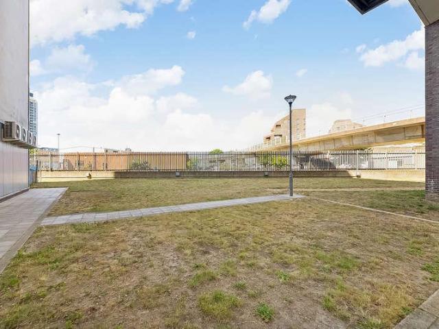Flat for sale in Greenwich Town Centre, Greater London