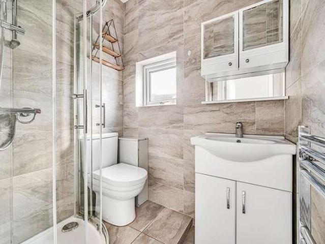 Flat for sale in London Borough of Ealing, Hanwell