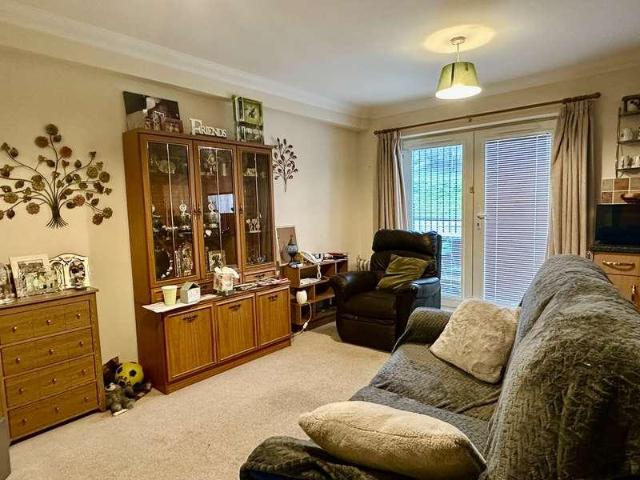 Flat for sale in Singleton, Ashford